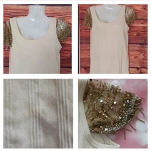 💙🏍beautiful top with lace and beaded sleeves